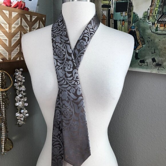 BCBG Hand Crafted Attitude Floral 100% Silk Skinny Necktie - Picture 7 of 7